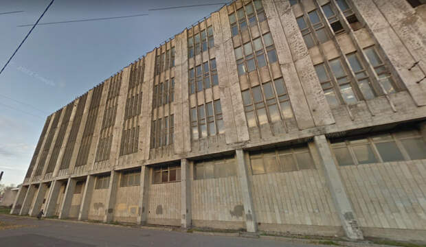 На проспекте Обуховской Обороны обвалилась часть здания Невского завода