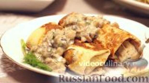 Фото к рецепту: Блины с картошкой, с грибным соусом