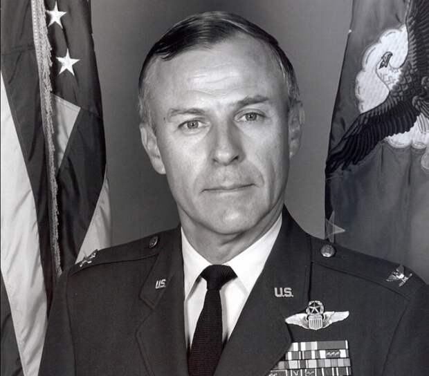 полковник ВВС США Джон Варден