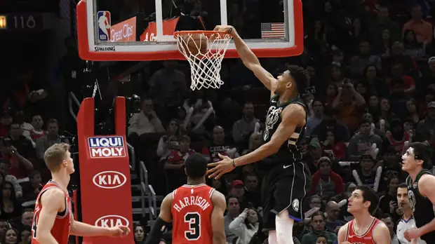 Дабл-дабл Адетокунбо помог «Милуоки» победить «Чикаго» в матче НБА