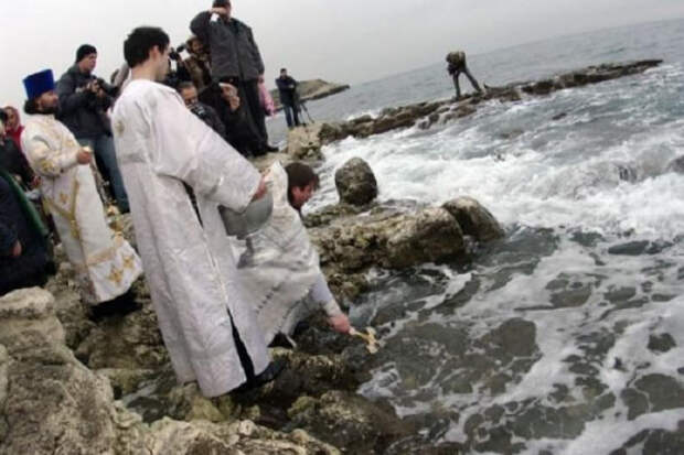 Сотрудники МЧС Севастополя обеспечат безопасность граждан в ходе крещенских купаний