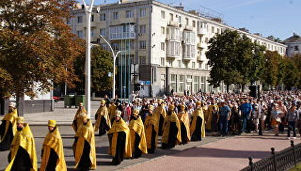 Торжественный Крестный ход за мир в честь Дня города и Дня памяти святого благоверного князя Александра Невского в Луганске. 10 сентября 2017
