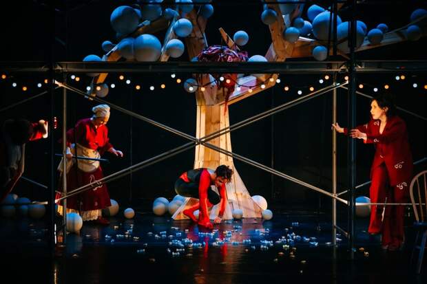 В Тюменском БДТ выходит спектакль «Мой дедушка был вишней» по повести Анджелы Нанетти