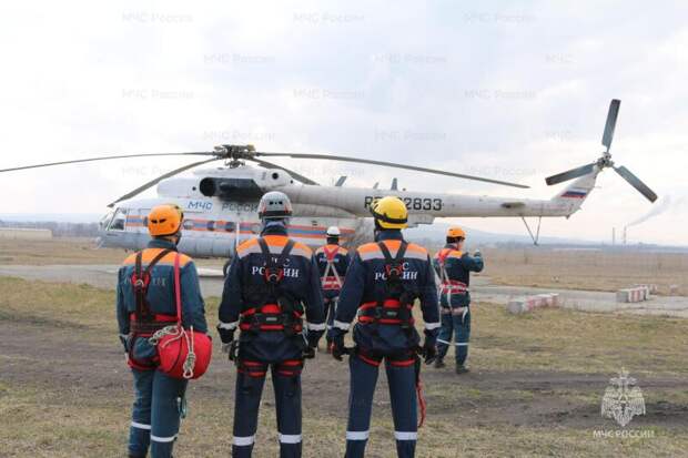 В Карачаево-Черкессии спасатели МЧС России отточили мастерство беспарашютного десантирования