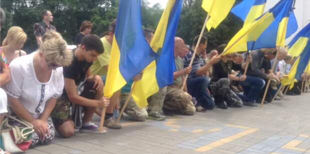 Украинцы платят кровью за пиар президента страны Владимира Зеленского и его команды. Об этом...