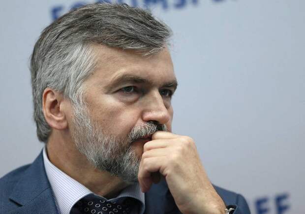«Поддержать людей»: Главный экономист ВЭБа призвал власти потратить на пособия 2 трлн рублей