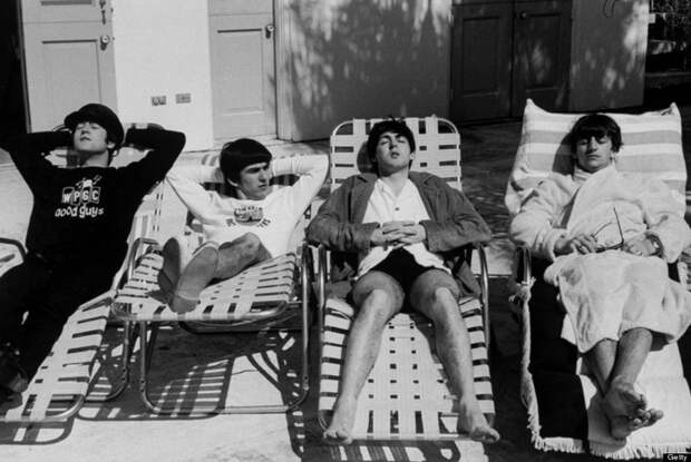Beatles у бассейна, 1964 год Мерилин Монро, бикини, волочкова, звезды, знаменитости, история, купальник, пляж