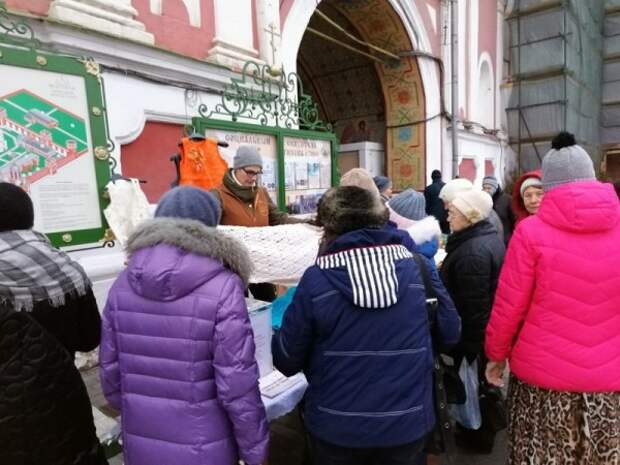 Социальный центр Святителя Тихона, Крещение Господне, ярмарка, епископ Фома, волонтерство 3