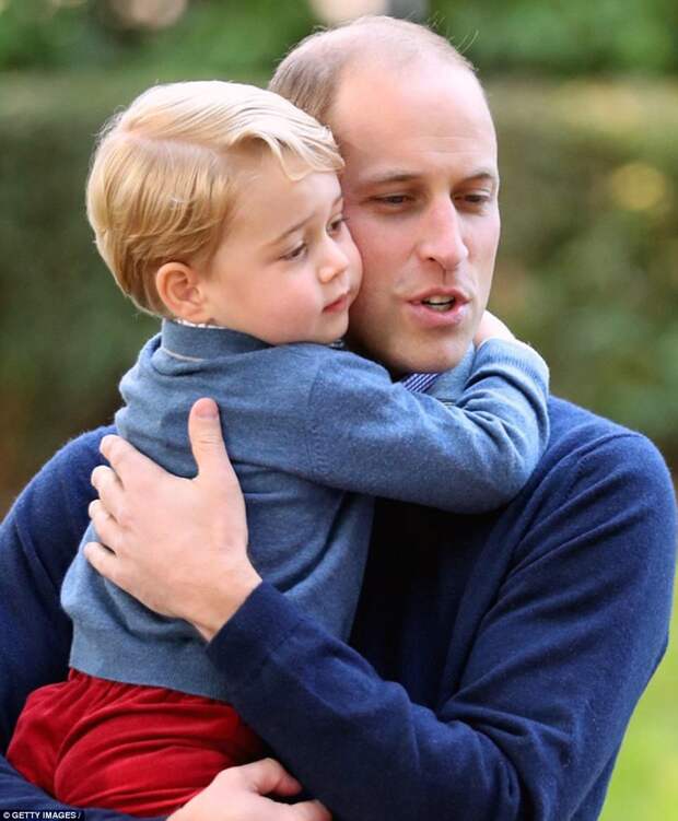 4184DF1E00000578-4615286-In_the_second_photo_posted_on_the_account_Prince_William_cradles-a-28_1497788274118.jpg