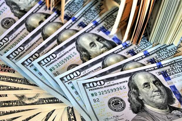 Финансист призвал россиян не продавать валюту
