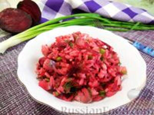 Фото к рецепту: Салат с рисом, свёклой и сельдью