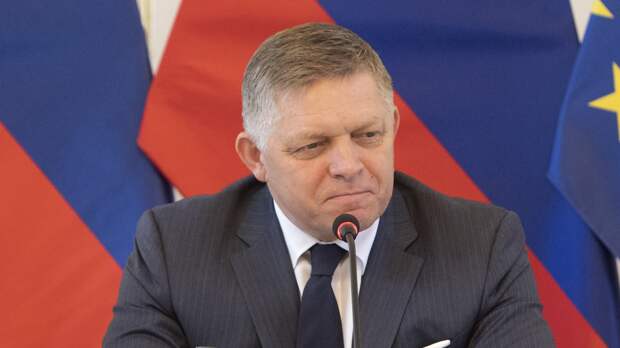 Переживший покушение премьер Словакии рассказал, когда вернется к работе