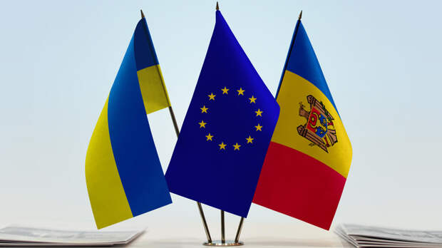 ЕК призвала Совет ЕС начать переговоры о членстве с Украиной и Молдавией