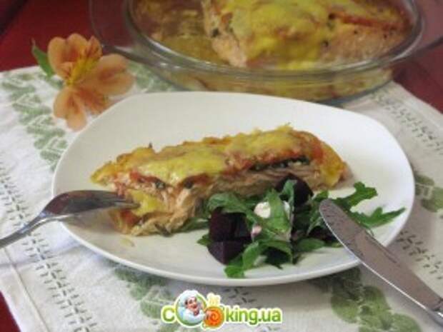 Лосось запеченный с маслинами, помидорами и сыром 