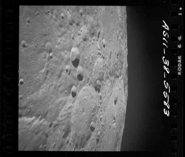 Оригинал: http://tothemoon.ser.asu.edu/data_a70/AS11/extra/AS11-38-5583.small.png