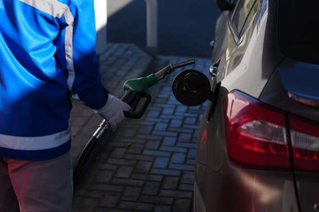 Девушка с канистрой бензина подожгла колонку АЗС в Петербурге