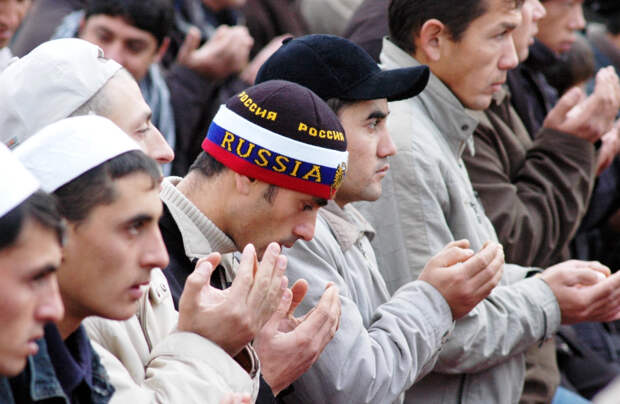 В Госдуме обсуждают запрет на въезд в Россию для семей трудовых мигрантов