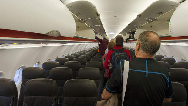 The Olive Press: пьяные пассажиры устроили дебош в самолете, летевшем на Ибицу