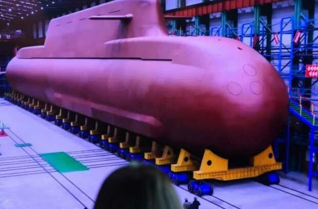 КНДР показала изображения предполагаемой первой атомной подлодки страны