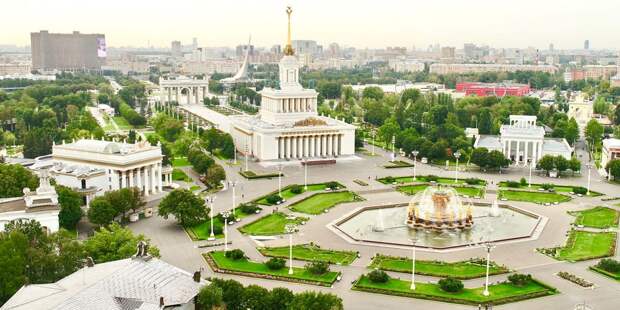 Наталья Сергунина: Медаль за вклад в развитие ВДНХ учредили в Москве Фото: Д. Гришкин mos.ru