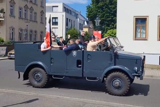 В Дрездене задержали неонацистов, отдававших 9 мая гитлеровское приветствие