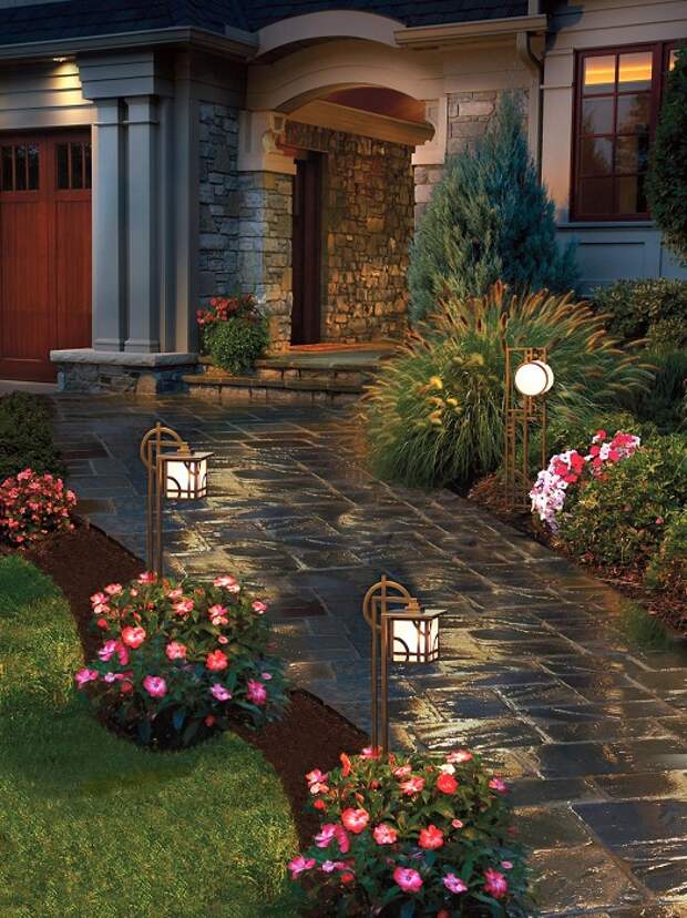 Классические грунтовые светильники, которые применяются для контурного обозначения садовой дорожки.