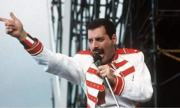 Умерла внебрачная дочь Фредди Меркьюри, о которой мир узнал в 2025 году