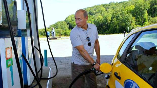 Путин снова удивился росту цен на бензин в России? Смотрим как менялись цены на топливо в нашей стране