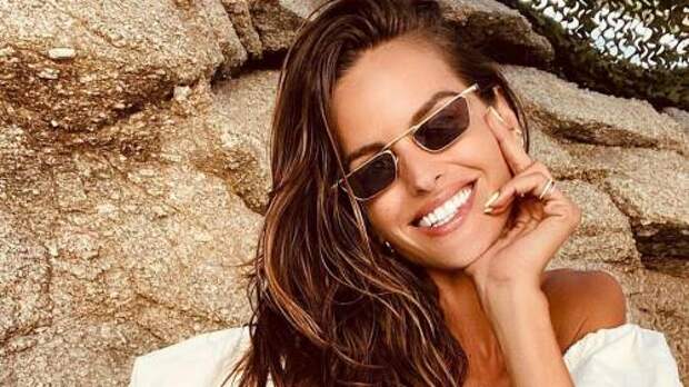 Фигура, как у супермодели: 36-летняя Изабель Гулар показала свое любимое упражнение для рельефного пресса