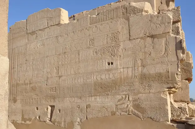 Кто, когда и зачем сбивал имена, названия городов и стран на памятниках Древнего Египта.