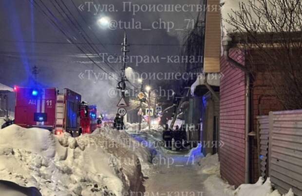 В Туле на Оборонной улице произошел сильный пожар в частном доме