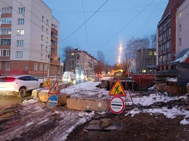 На пяти улицах ограничат движение транспорта из-за коммунальных ремонтов