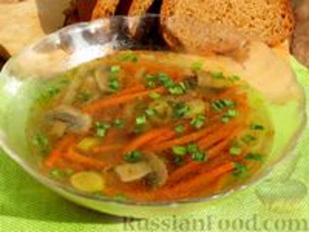 Фото к рецепту: Грибной суп с морковной "лапшой" и луком-пореем