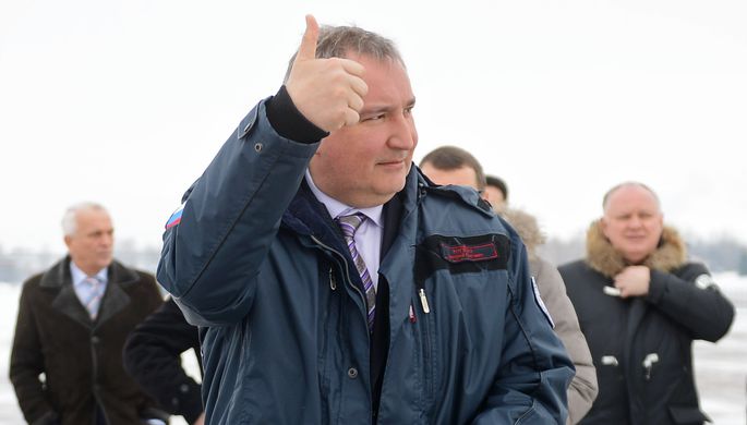 Заместитель председателя правительства РФ Дмитрий Рогозин на презентации авиационного комплекса...