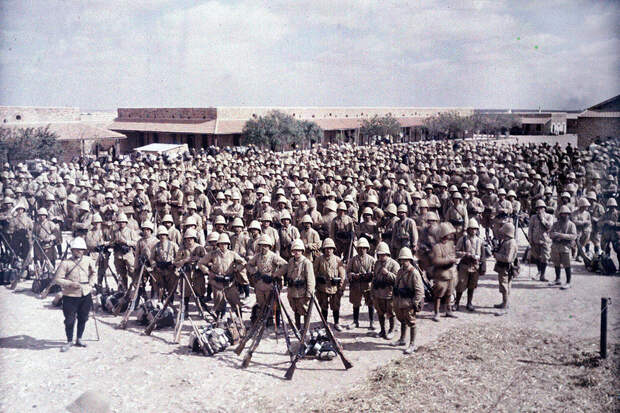 20 марта 1916 года Колонна зуавов, только что вернувшихся от границы с Триполитании в гарнизон Мединин2.jpg