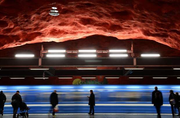 Стокгольмский метрополитен (швед. Stockholms tunnelbana) называют «самой длинной художественной галереей в мире»