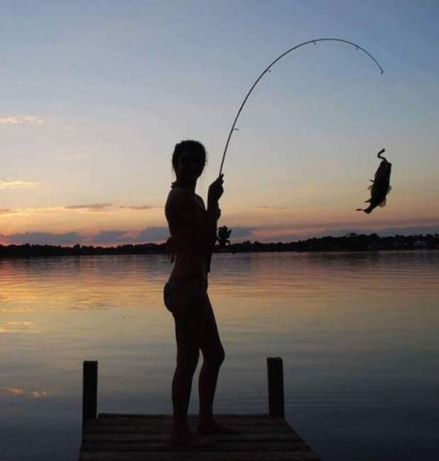 Горячие любительницы рыбалки (39 фото)
