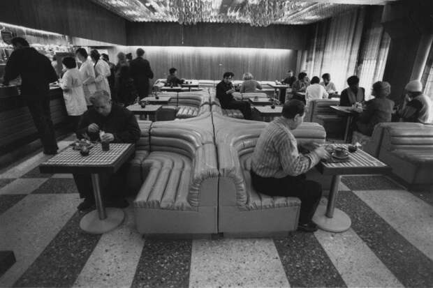 Столовая завода &laquo;ВЭФ&raquo; Всеволод Тарасевич, 1986 год, Латвийская ССР, г. Рига, МАММ/МДФ.