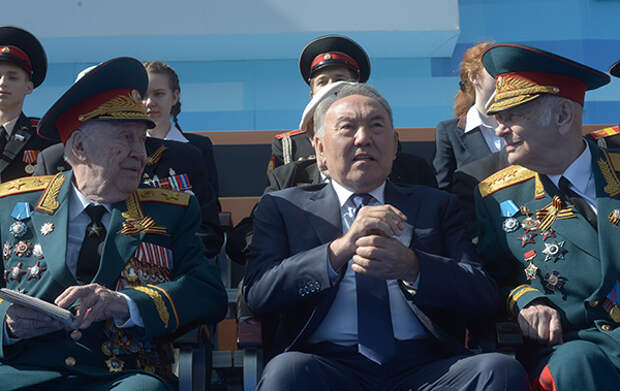 9 мая 2015. Президент Республики Казахстан Нурсултан Назарбаев во время военного парада.