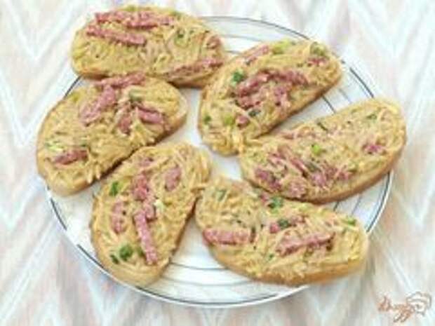 Гренки с колбасой и картофелем - приготовления блюда - шаг 3