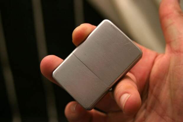 10 крутых трюков с зажигалкой Zippo