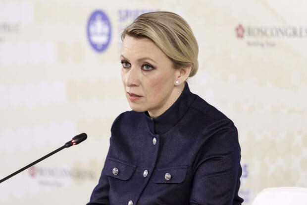 Захарова: решение по Ормузскому проливу должно учитывать интересы соседних стран