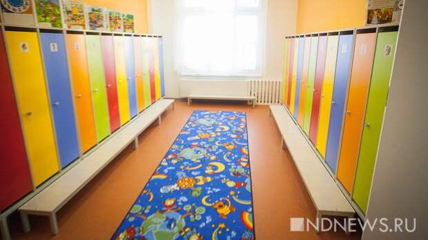 Заведующая детсадом фиктивно устроила подруг на работу и получала за них зарплату