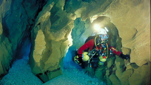 Заблудился во время погружения: дайвер выживал пять суток в подводной пещере в Китае