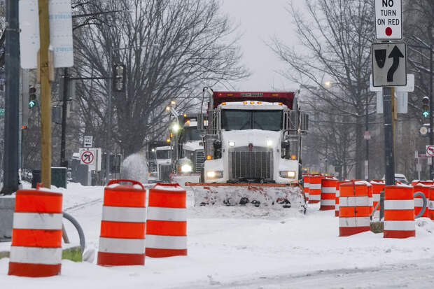 На восточном побережье США снежная буря оставила без света более 100 тысяч домов