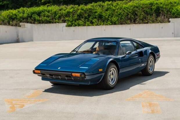 Ferrari 308 GTB Vetroresina с двигателем V8
