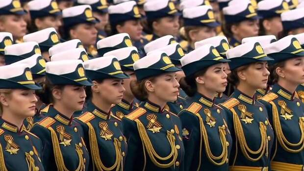 Марш российских девушек-военных «покорил сердца» иностранных зрителей MilitaryParadeCollection