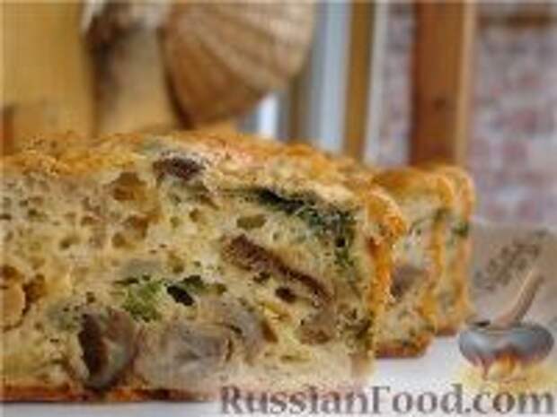 Фото к рецепту: Кекс с сыром и лесными грибами