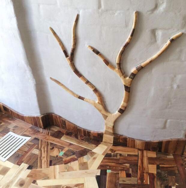 Алексей Стешак, деревянный пол с керамическими птицами, пол из разных кусков дерева