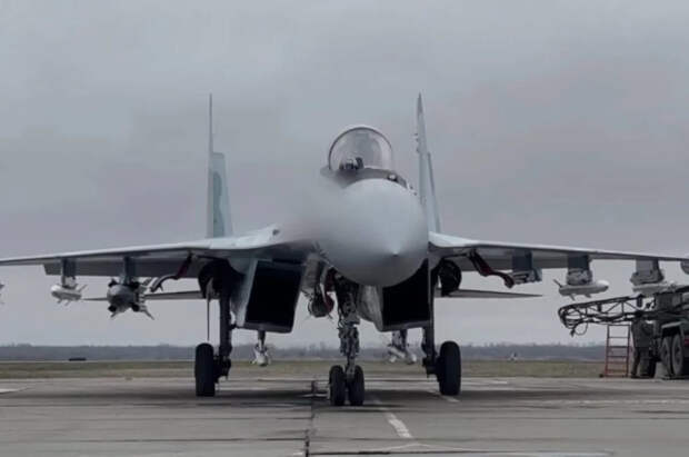 Блогер Fighterbomber показал истребитель Су-35С в «режиме зверя»